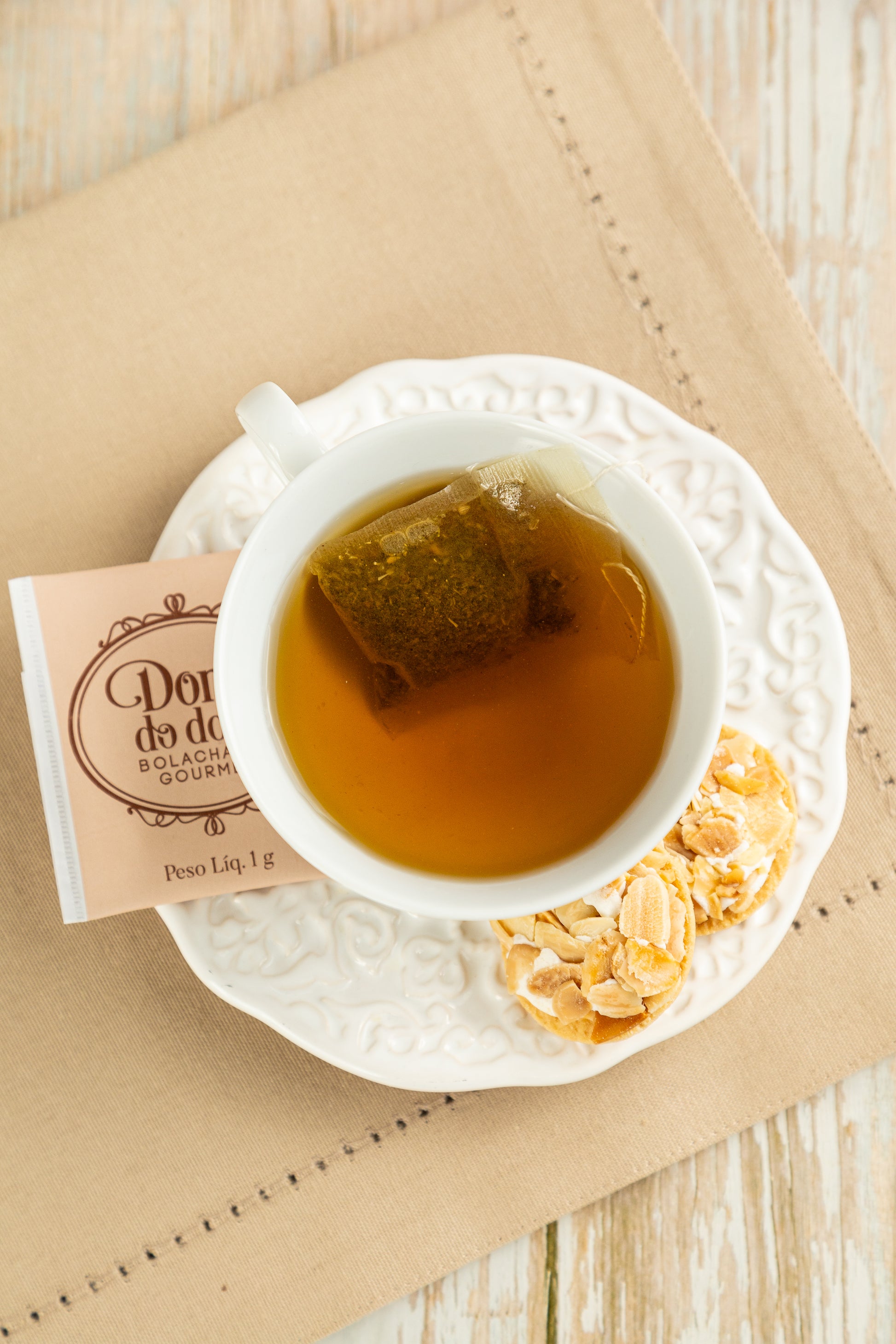 Amendoadas: Bolacha com Glacê de Limão e Amêndoas + Chá Acalento Dona do Doce